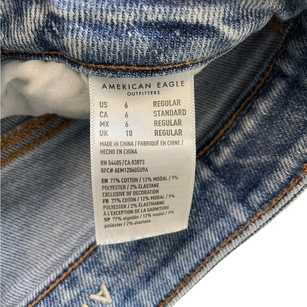 American Eagle Distressed Mom Jeans Size 6 - Picture 5 of 12
